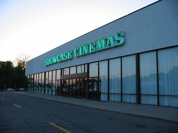 Showcase Cinemas Flint East - May 2002 (newer photo)